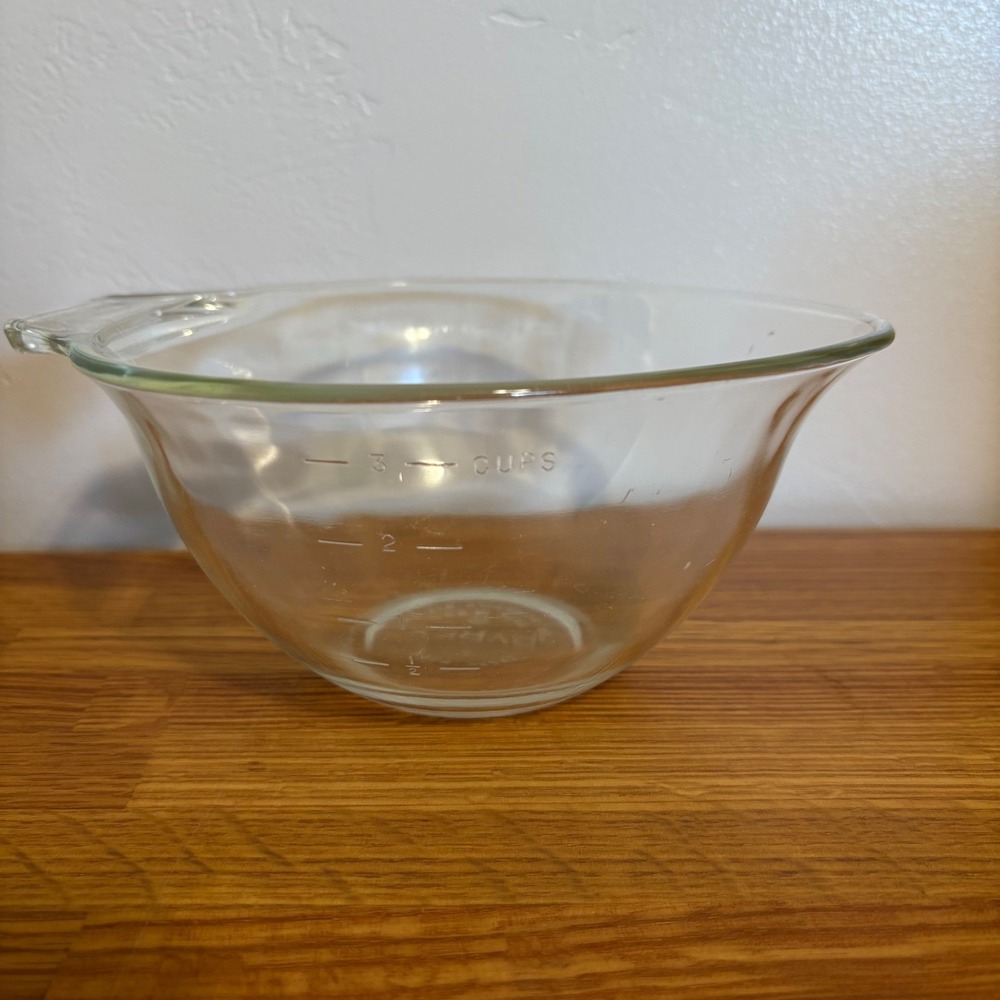 Vintage Pyrex 3 Cup Measuring Mixing Bowl Clear Glass Pour Spout‎ Handle USA